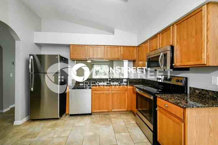 11818 Lynmoor Dr - Photo 7 of 16