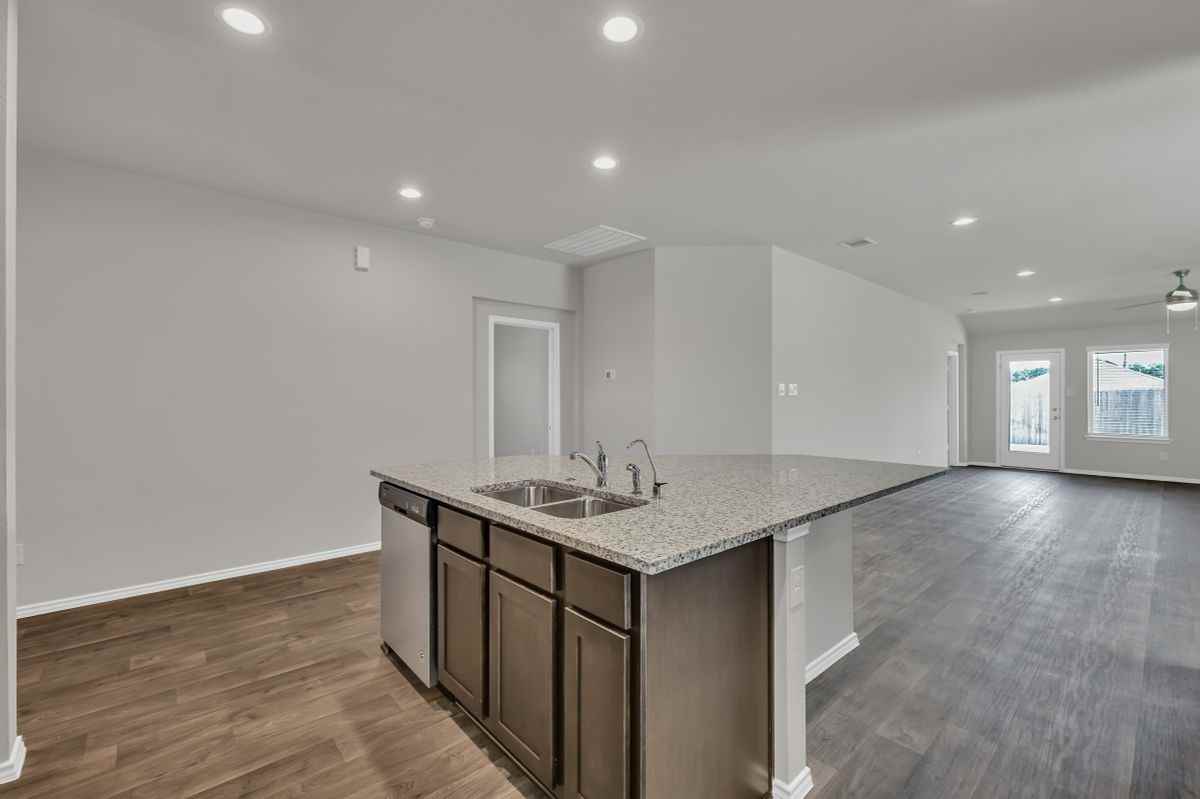 6212 Hendricks Harbor Dr - Photo 4 of 26