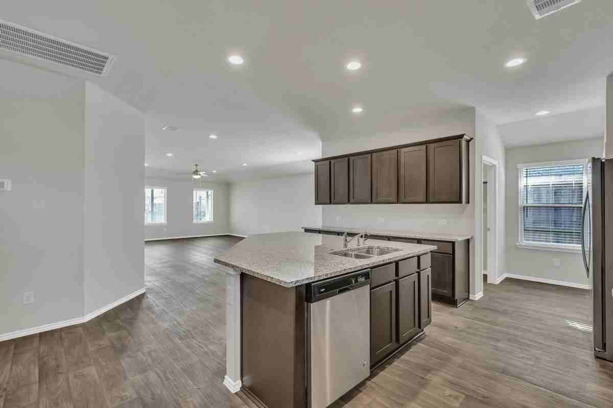 6212 Hendricks Harbor Dr - Photo 5 of 26