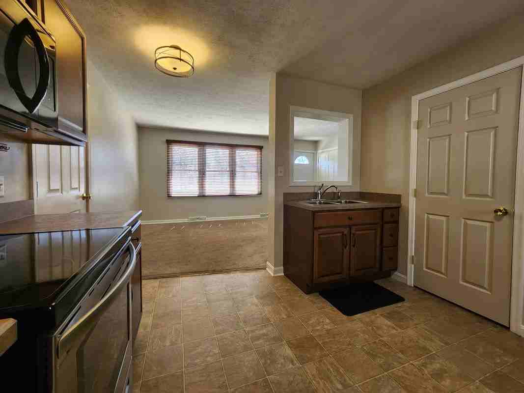 739 Stouffer Ave - Photo 7 of 38