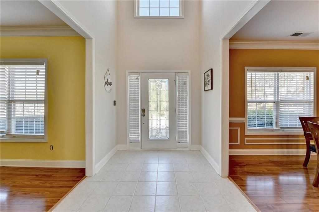 1558 Macy Ln - Photo 3 of 50