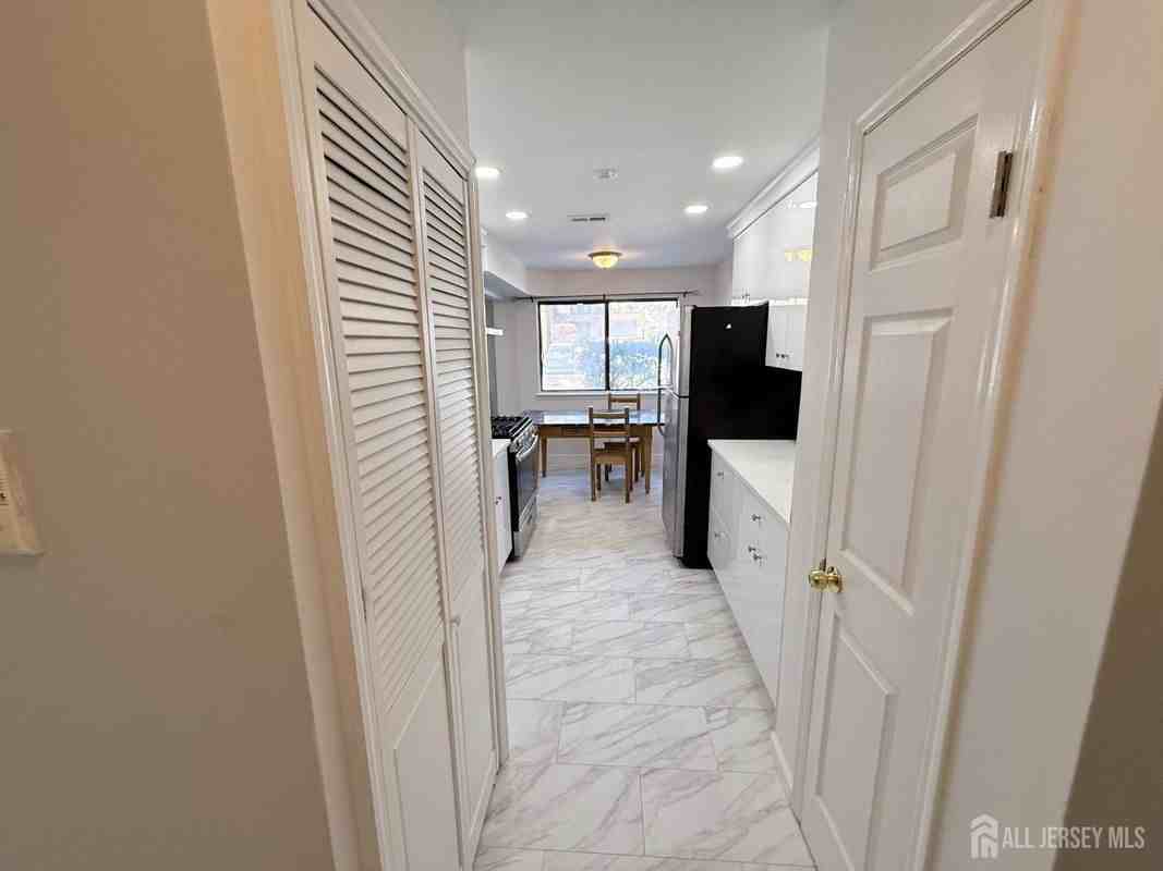 513 Edison Glen Ter - Photo 4 of 11