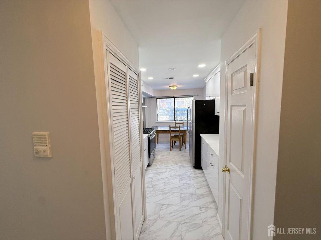 513 Edison Glen Ter - Photo 5 of 11