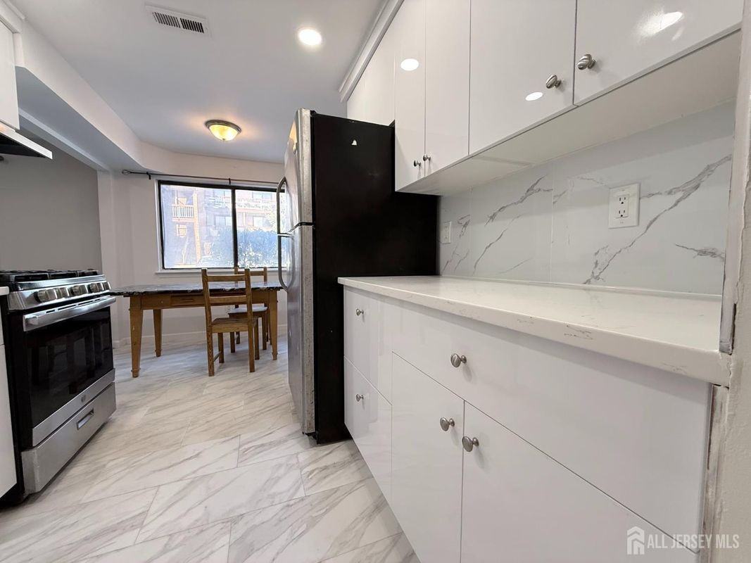 513 Edison Glen Ter - Photo 7 of 11