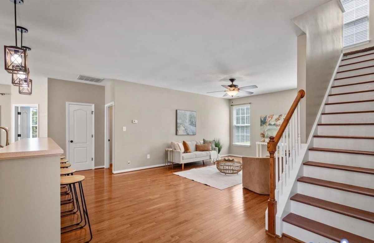 7319 Vicenzo Dr - Photo 4 of 20