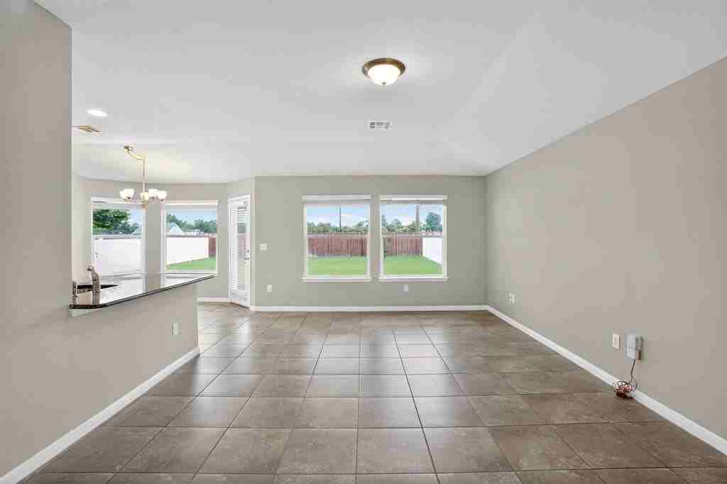 18308 Cuyahoga Dr - Photo 5 of 9
