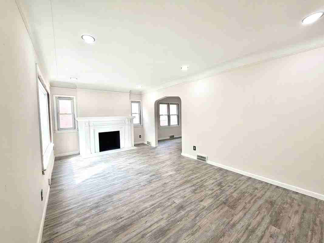 16822 Robson St - Photo 4 of 50