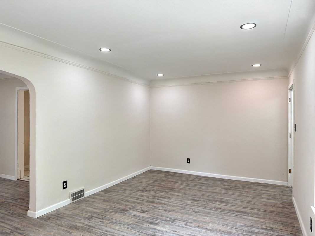 16822 Robson St - Photo 5 of 50