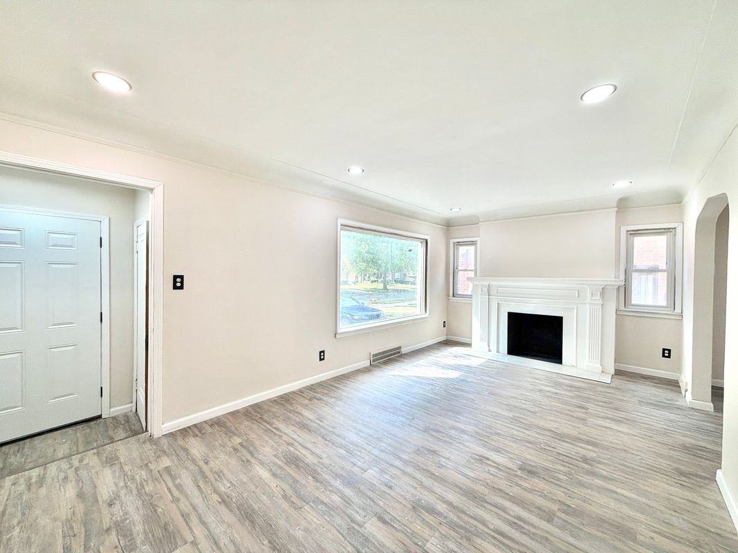 16822 Robson St - Photo 6 of 50