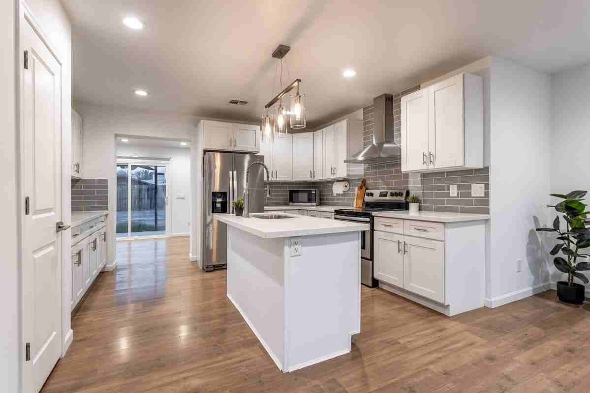2238 E Mulberry Dr - Photo 2 of 26