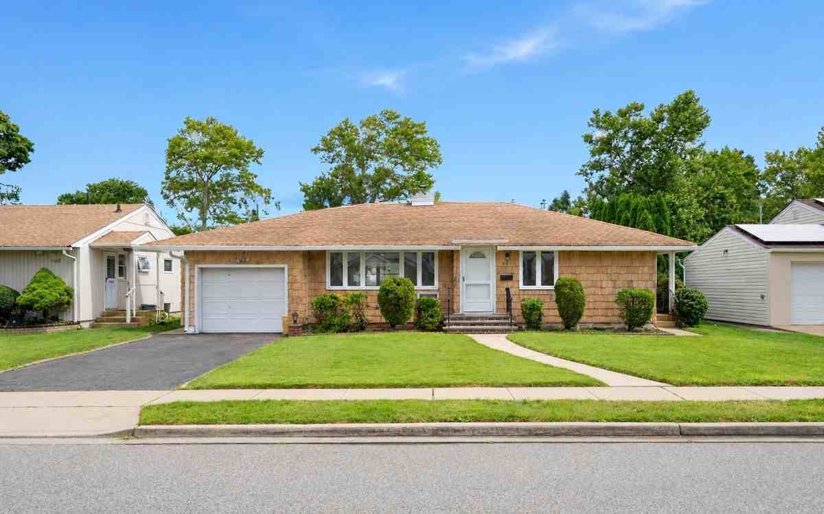 237 Dartmouth Dr - Photo 2 of 16