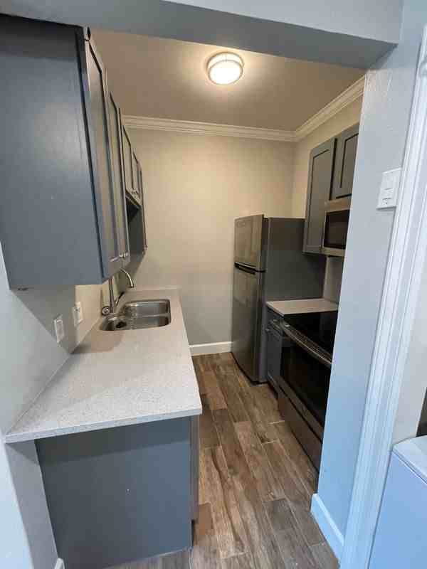 3101 Commerce St - Photo 4 of 15