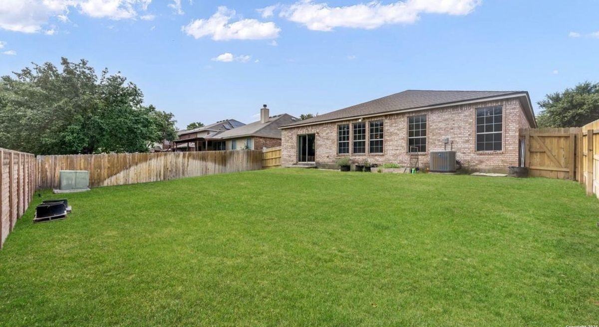 8023 Jalane Oaks - Photo 2 of 16