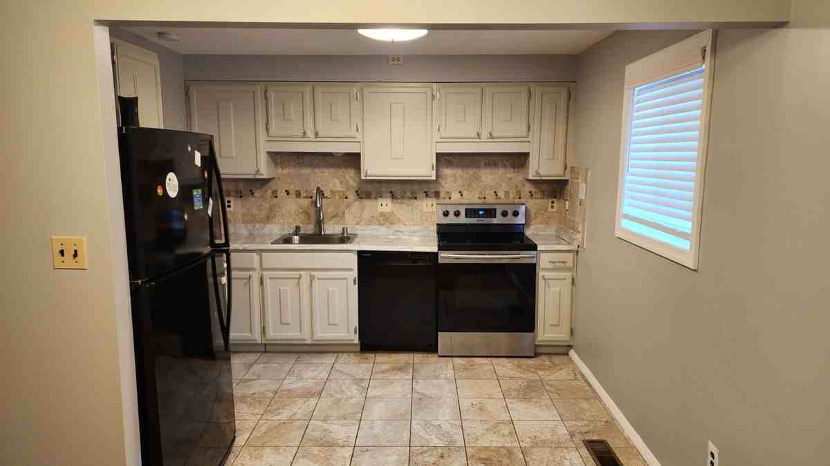 1602 Elson St - Photo 5 of 21