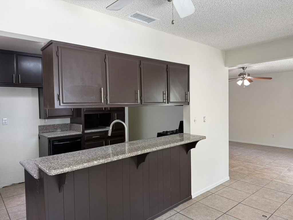 2545 Lime St - Photo 4 of 20