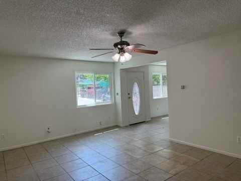 2545 Lime St - Photo 6 of 20