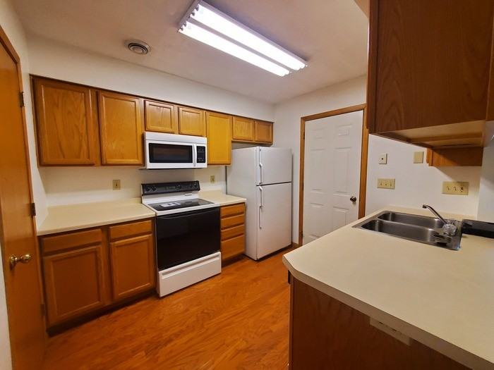2525 S 40th St - Photo 2 of 5