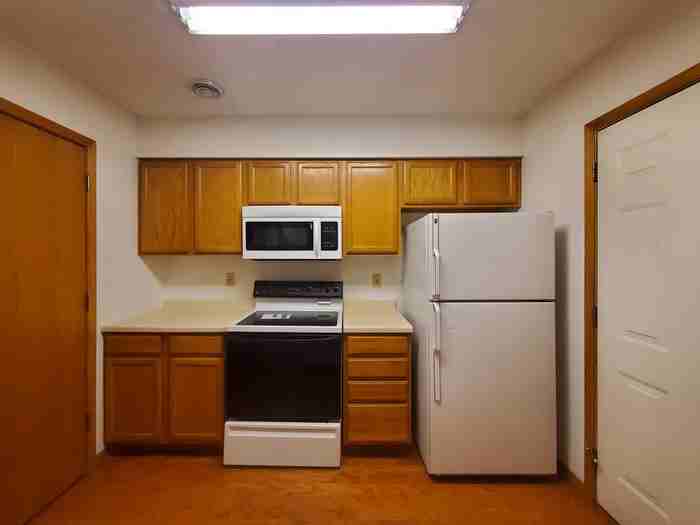 2525 S 40th St - Photo 4 of 5