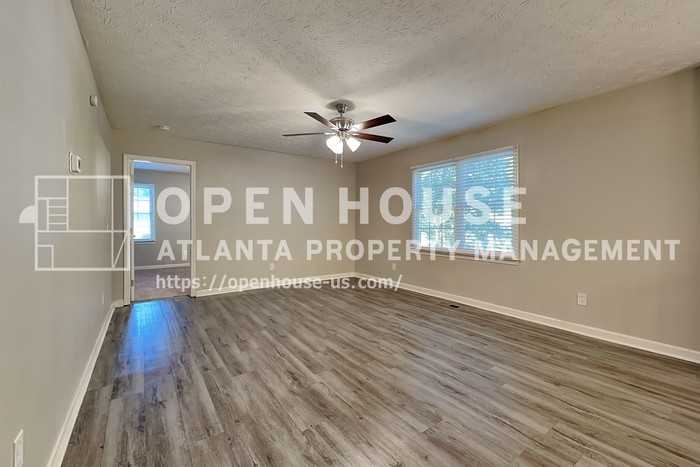 748 Dillon Dr - Photo 5 of 20