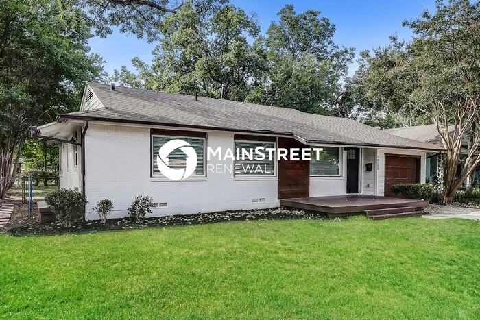 10130 Eastwood Dr - Photo 3 of 16