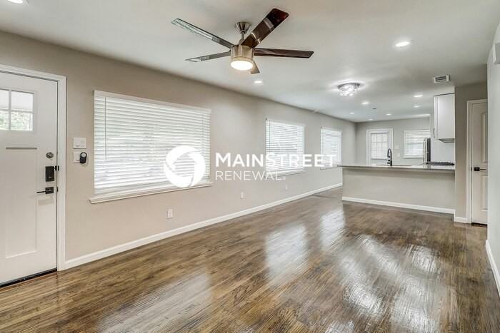 10130 Eastwood Dr - Photo 4 of 16
