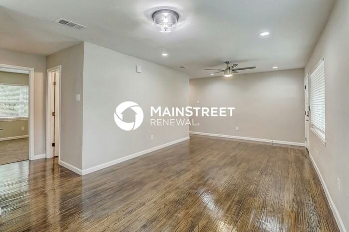 10130 Eastwood Dr - Photo 5 of 16