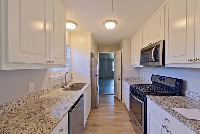 3400 Teckla Blvd - Photo 7 of 21