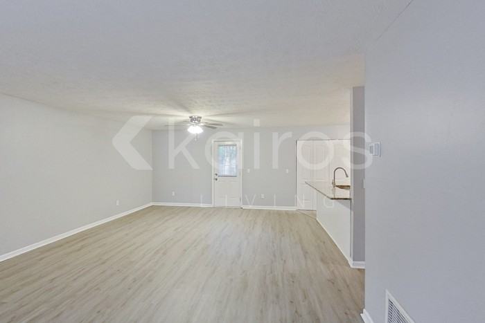 8959 Ashwood Dr - Photo 2 of 17