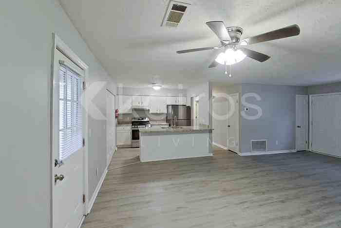 8959 Ashwood Dr - Photo 5 of 17