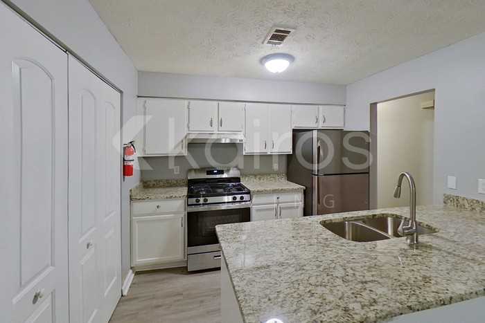 8959 Ashwood Dr - Photo 6 of 17