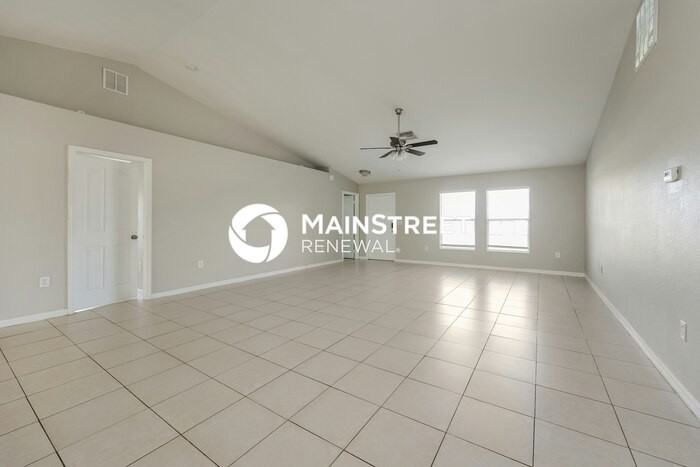 730 Cane St E - Photo 5 of 16