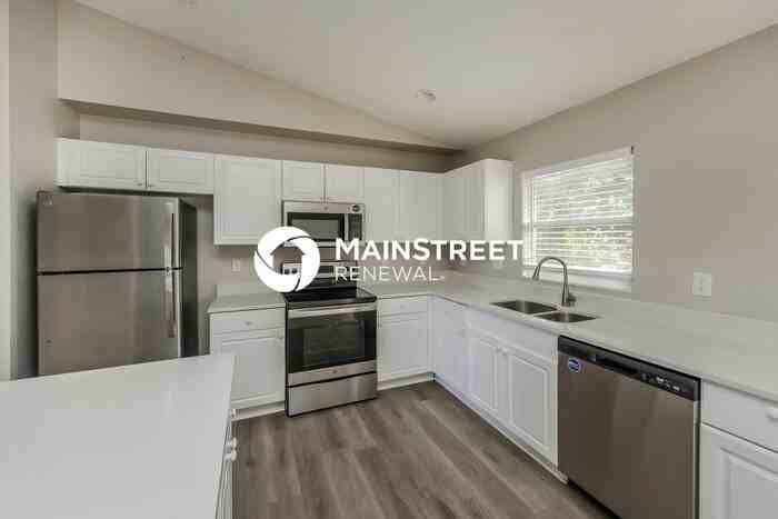 730 Cane St E - Photo 7 of 16