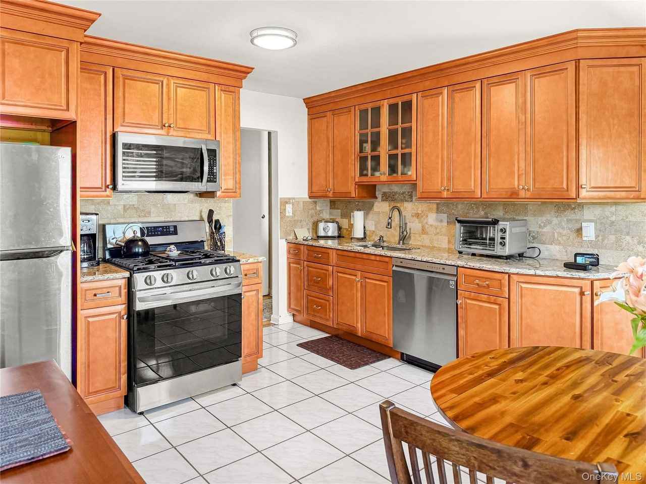 260 Waverly Ave Apt 56 #56 - Photo 5 of 16