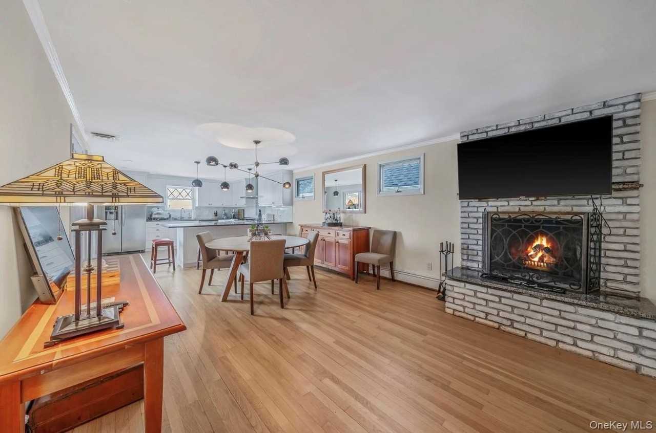 105 Vermont St - Photo 2 of 12
