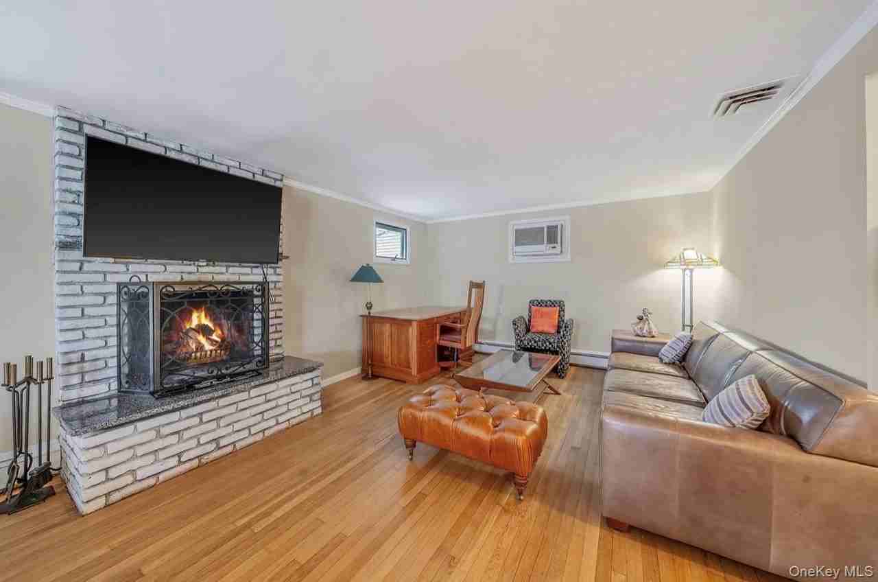 105 Vermont St - Photo 5 of 12