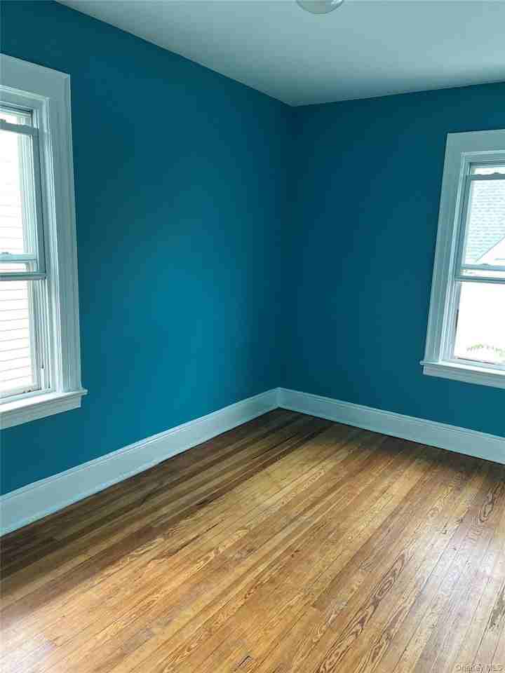 8904 182nd Pl #2ndFL - Photo 5 of 8