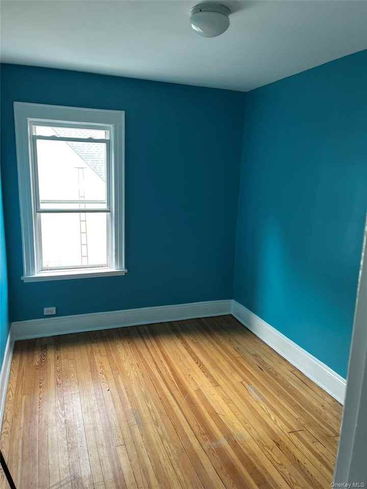 8904 182nd Pl #2ndFL - Photo 7 of 8
