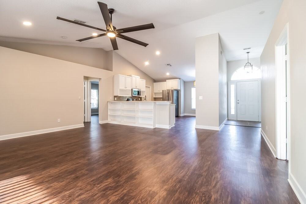 297 Bent Oak Ct - Photo 4 of 16