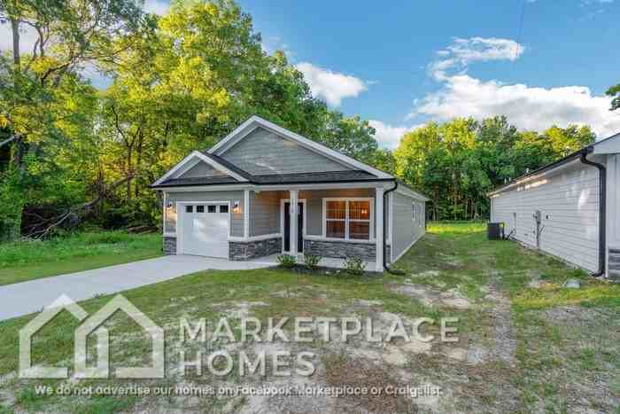 3910 Standish Dr - Photo 4 of 33