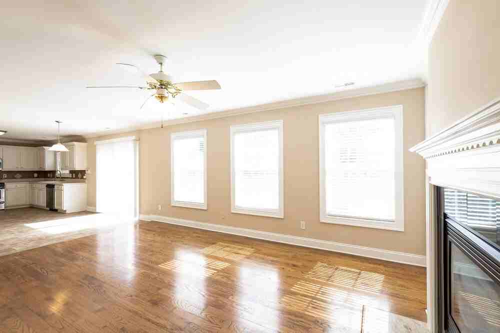 1918 Southwind Dr - Photo 5 of 17