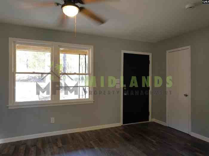 120 Larchwood Dr - Photo 3 of 20