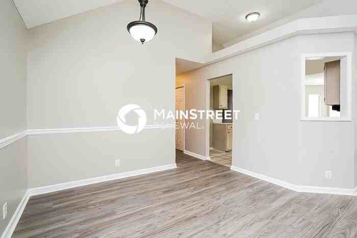 216 Shoemaker Ct - Photo 4 of 17
