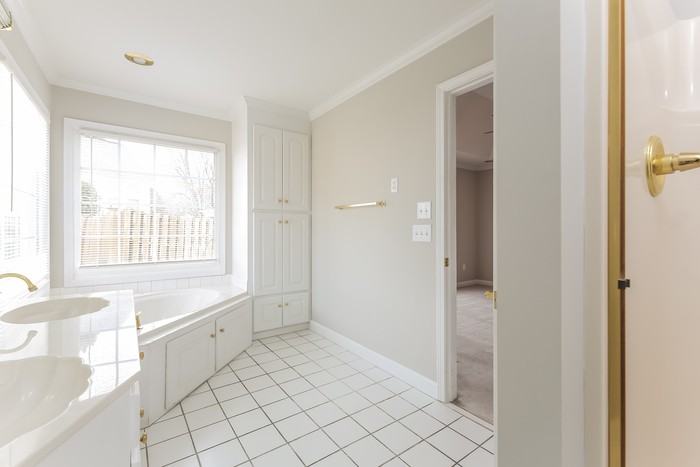 2 Capstone Ct - Photo 7 of 10