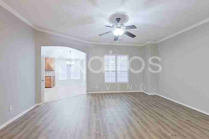 1421 Asher St - Photo 2 of 20