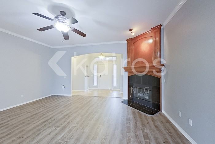 1421 Asher St - Photo 4 of 20