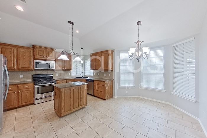 1421 Asher St - Photo 6 of 20