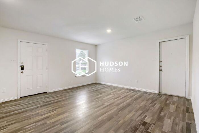 1619 N 12th St #A - Photo 3 of 15