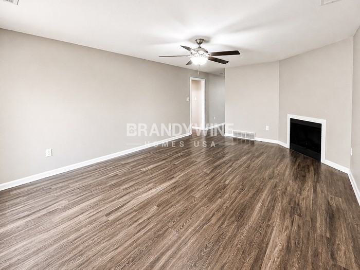 1033 Nolan Ln - Photo 4 of 23