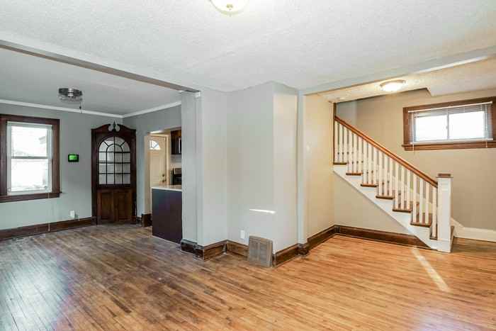 3827 Sheridan Ave N - Photo 2 of 15