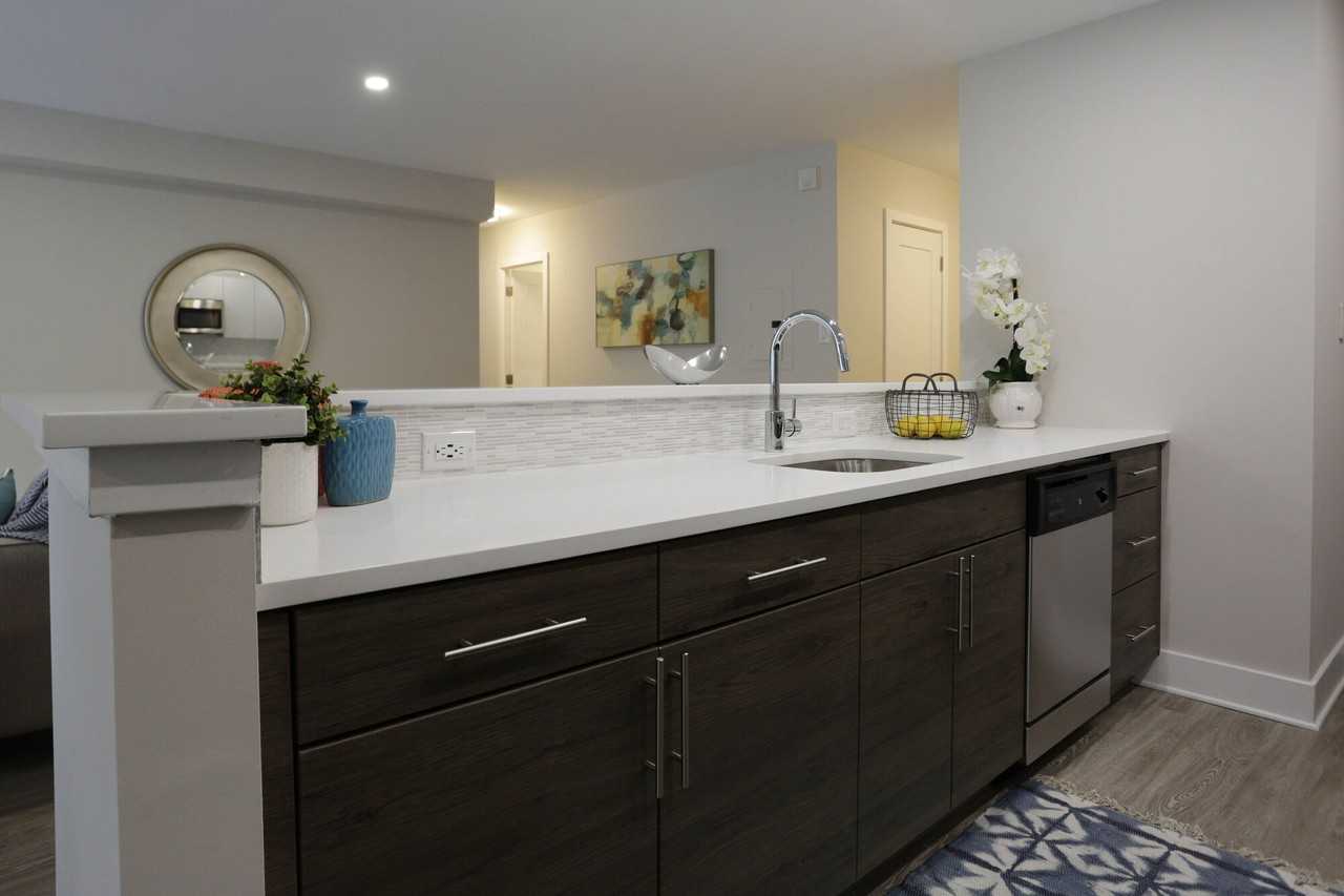 Regency Towers Apartments - Photo 4 of 45